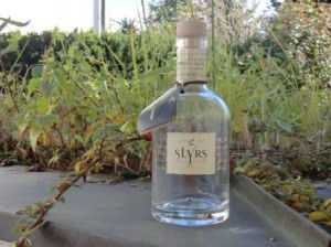 eine leere Flasche Slyrs