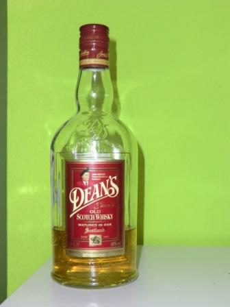 Eine Flasche Dean‘s Finest Old Scotch Whisky