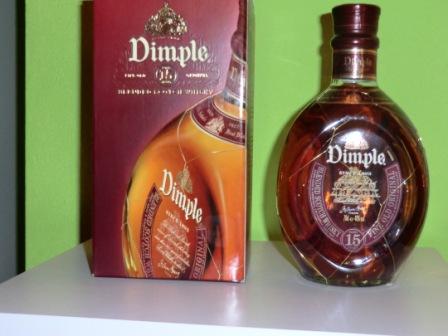 Eine Flasche Dimple mit Verpackung