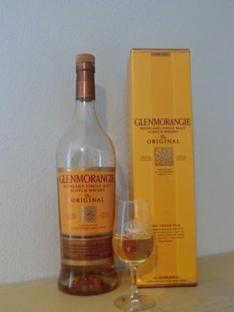 Glenmorangie 10 Jahre mit Verpackung und im Glas