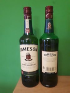 Flasche Jameson vorne und hinten