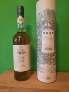 Eine Flasche Oban 14 und seine Verpackung